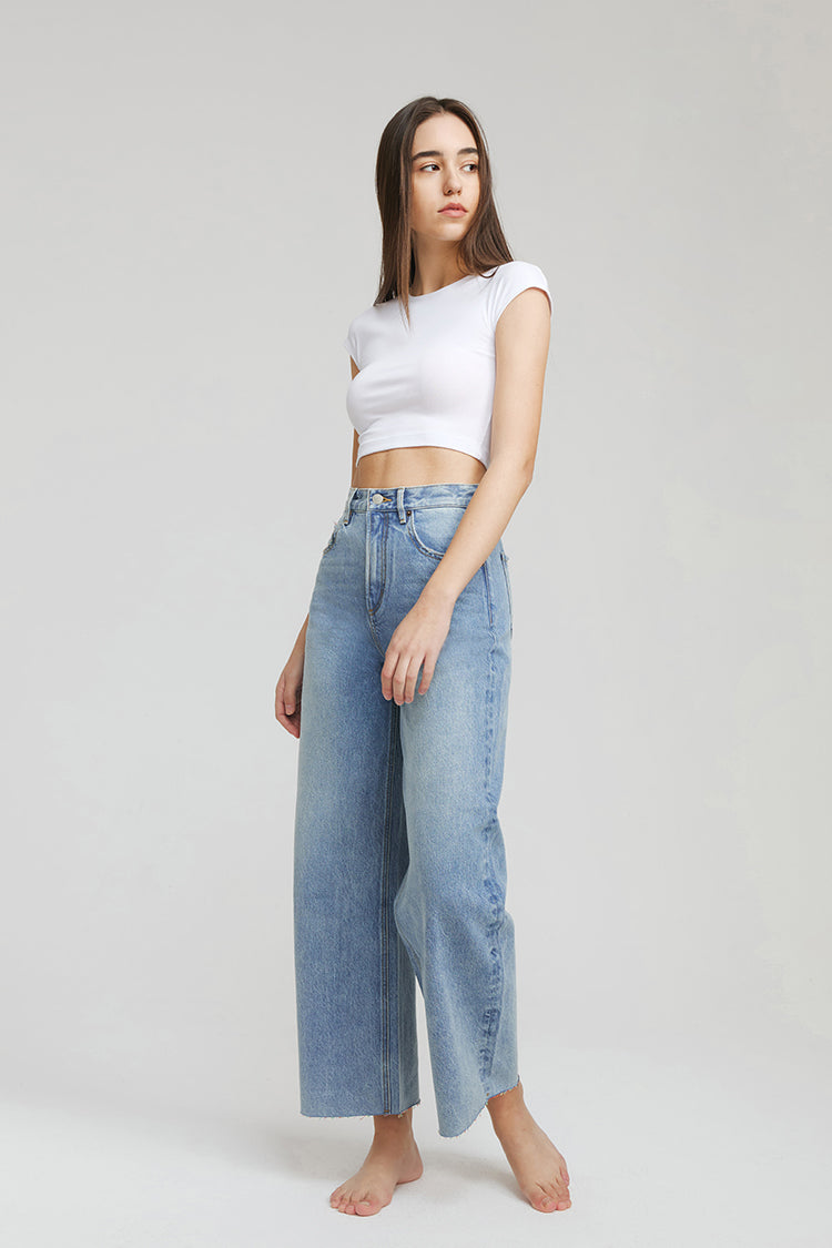 Moon Curve Raw Hem Crop Jeans