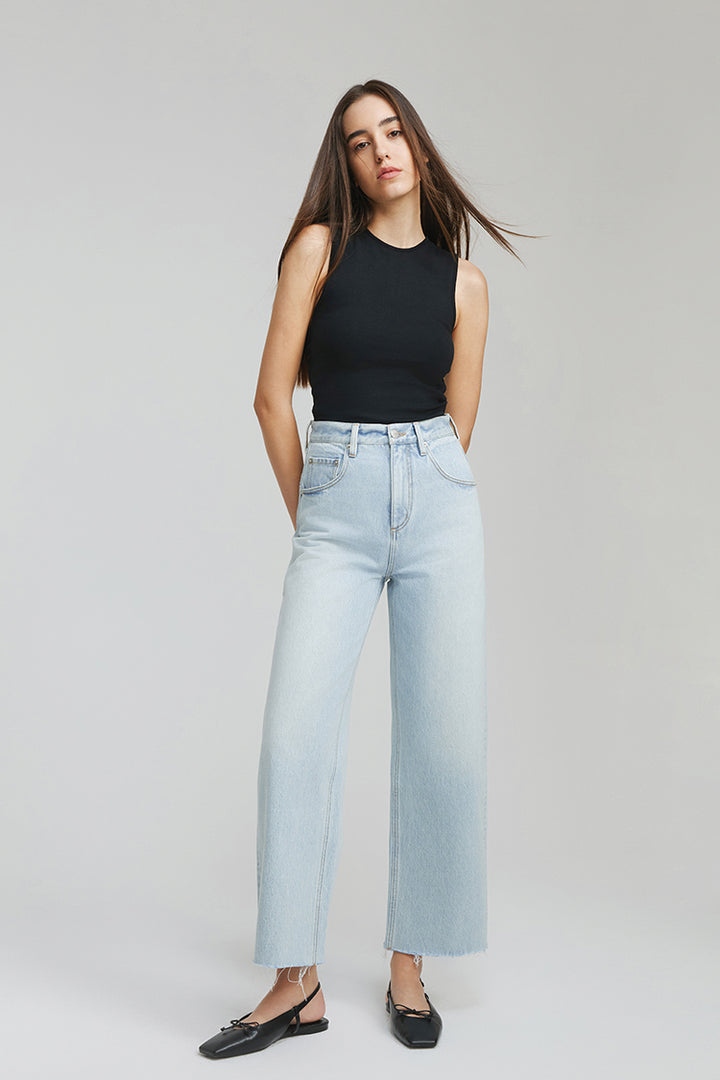 Moon Curve Raw Hem Crop Jeans